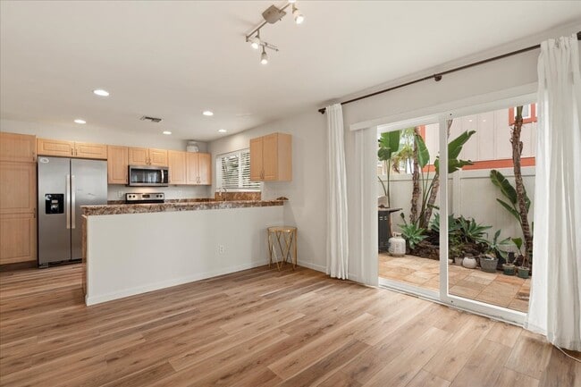 Building Photo - 21 Henohea Pl