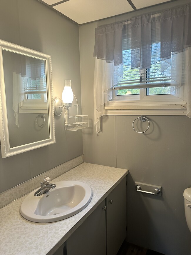 Building Photo - 2631 Tatham Rd