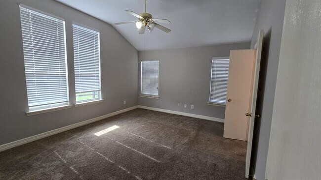 Building Photo - 6011 Decker Ridge Ct