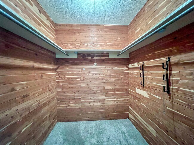Building Photo - 986 Lone Star Dr