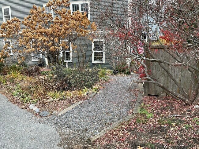 Building Photo - 26 Summer St