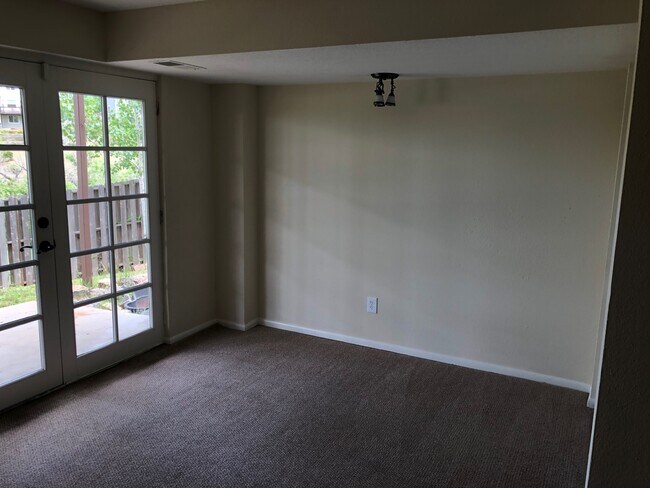 Building Photo - 10229 Halleys Way