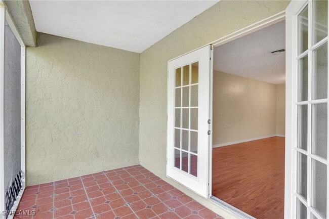 Building Photo - 714 111th Ave N