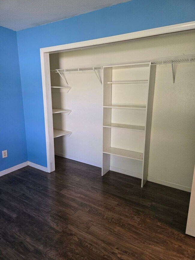 Building Photo - Pet Friendly solar home!
