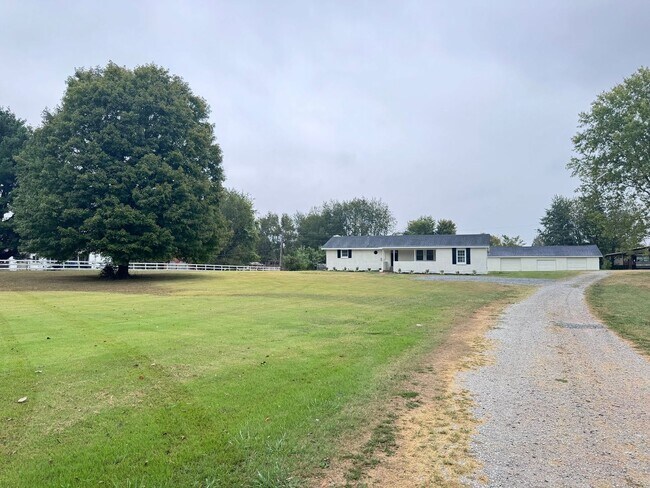 Building Photo - 3375 Pembroke Rd