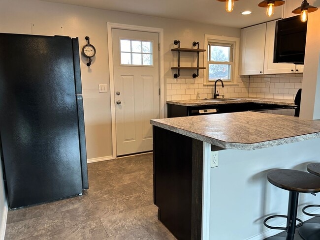 Building Photo - Updated Charmer