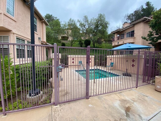 Building Photo - Beautifully Renovated Condo in Rancho Bernardo!