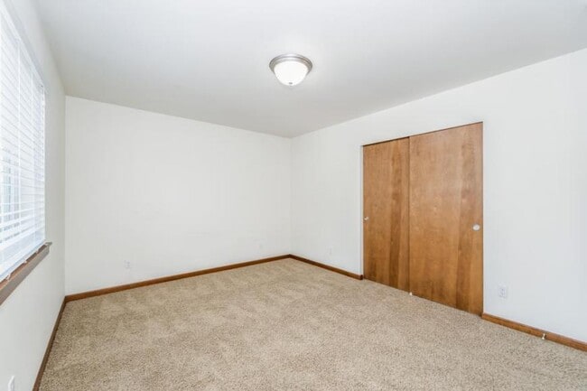 Building Photo - 2 bedroom in Seattle WA 98108