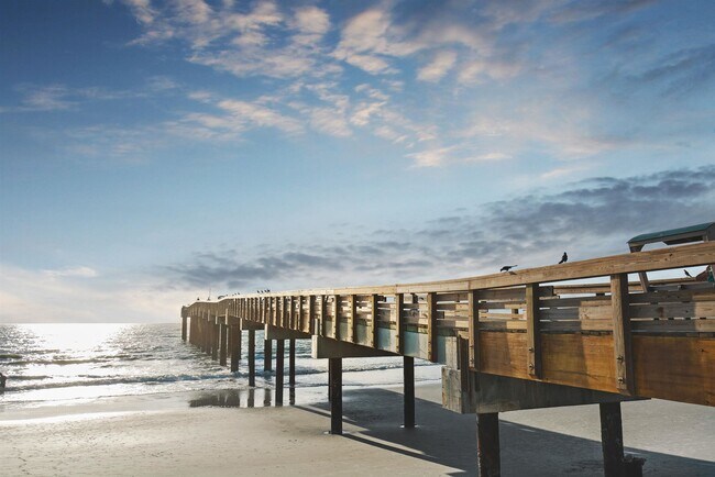 Building Photo - 804 W 2nd St