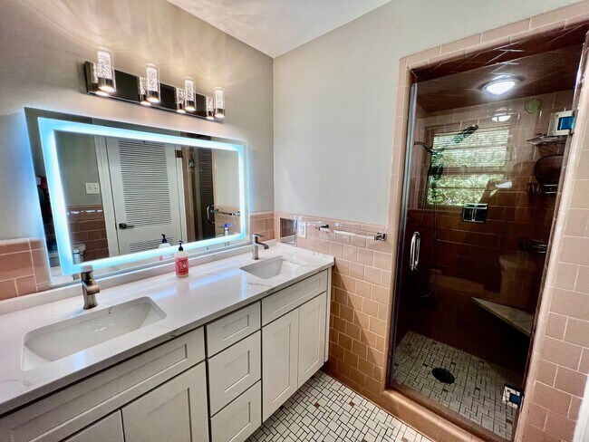 Building Photo - STUNNING home with fully finished BASEMENT!!!