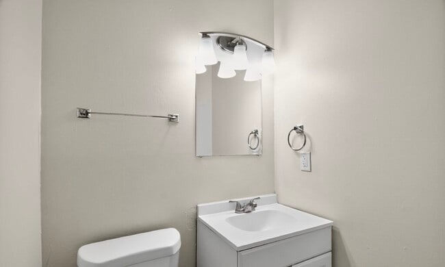 Building Photo - E 47th St