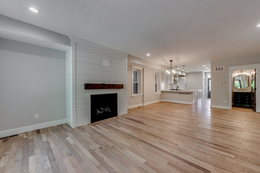 Building Photo - 4116 Flad Ave