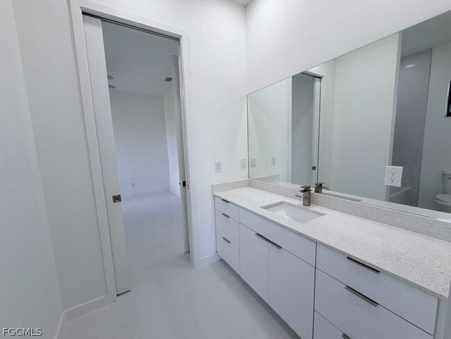 Building Photo - 477 Rayford St