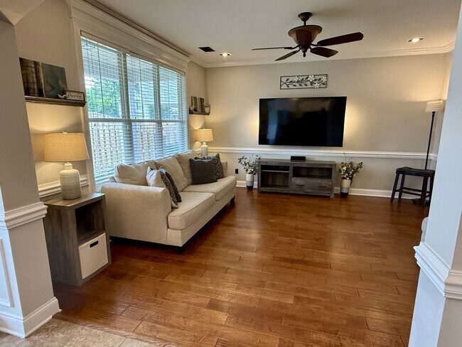 Building Photo - 633 Dunrobin Ln