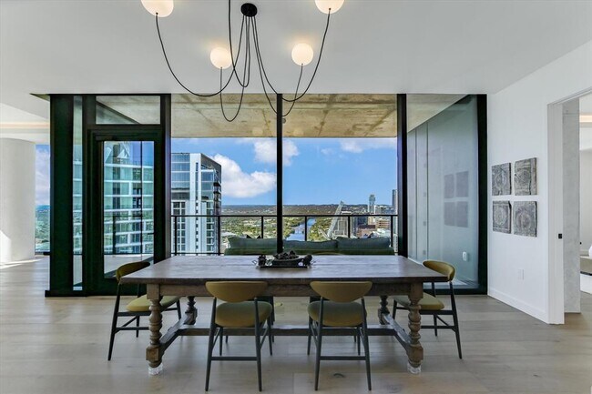 Building Photo - 610 Davis St