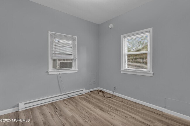 Building Photo - 177 Creek Rd