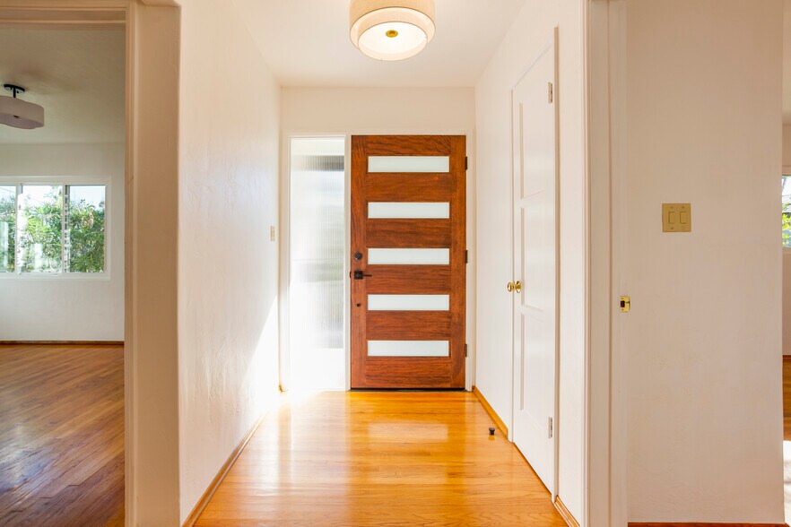 Building Photo - 634 Tarento Dr