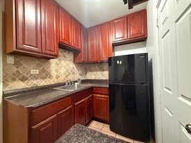 Kitchen - 11817 Rockaway Beach Blvd