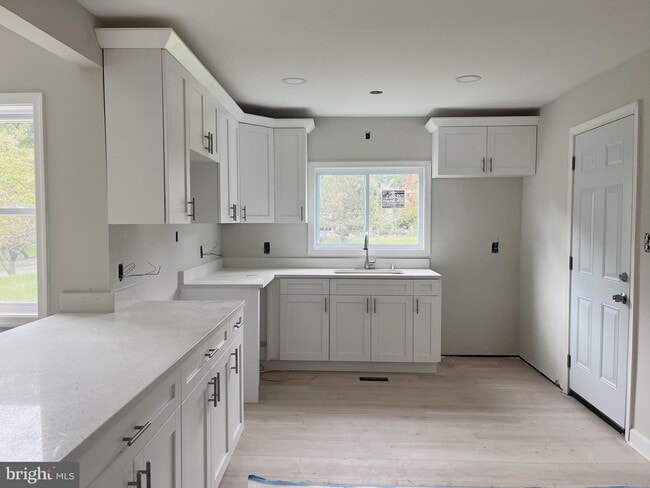 Building Photo - 5100 Suitland Rd