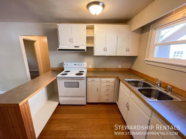 Building Photo - 1648 E 24th Ave