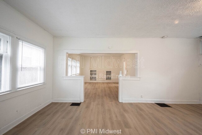 Building Photo - 1331 W 34th St