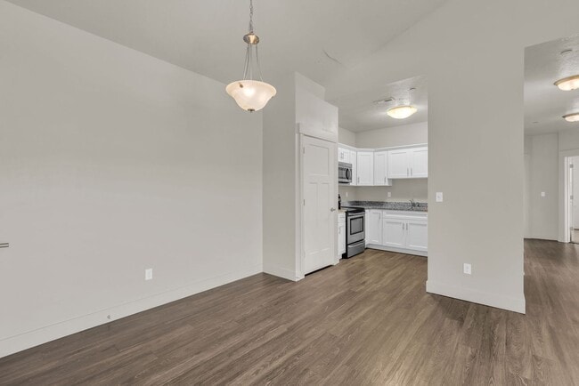 Building Photo - 1051 500 E