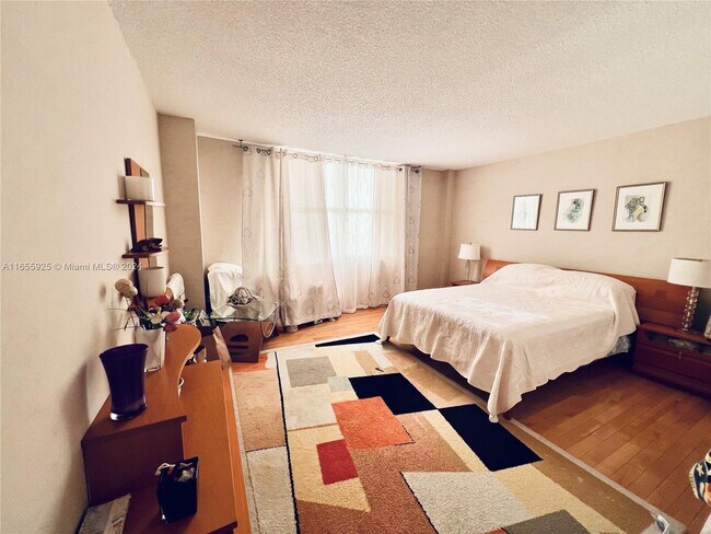 Building Photo - 1865 S Ocean Dr