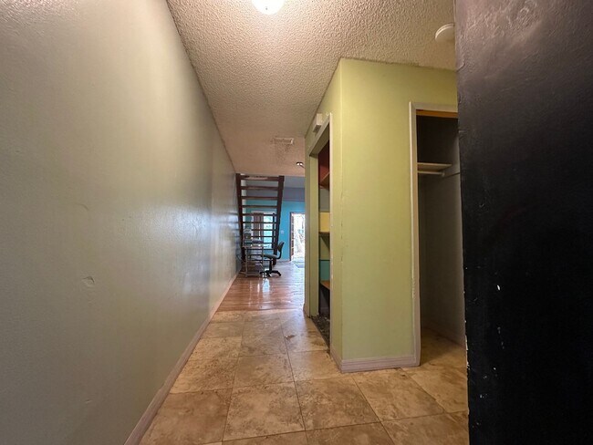 Building Photo - 12270 Fox Hound Ln