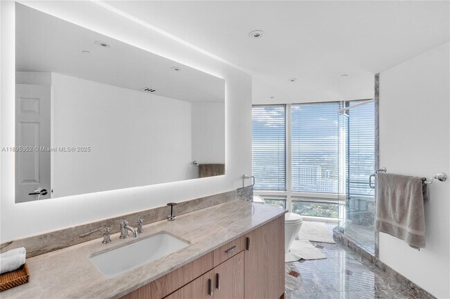 Building Photo - 1643 Brickell Ave