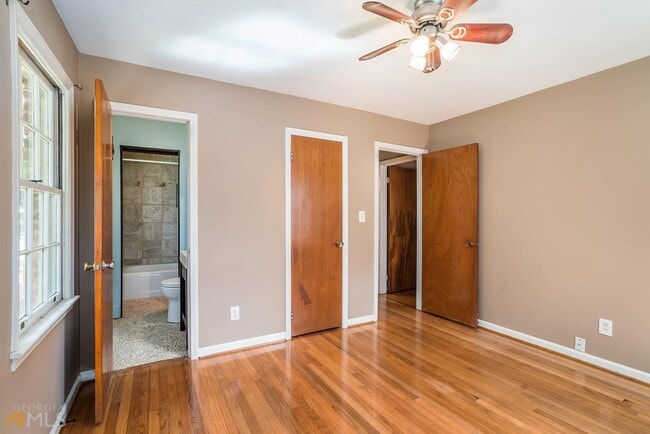 Building Photo - 3730 Marlborough Dr