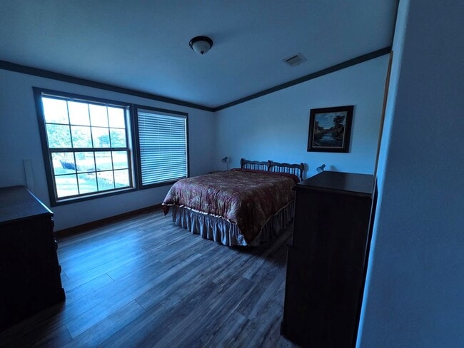 Building Photo - 708 Town Creek Rd