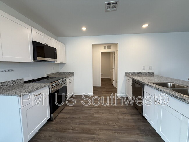 Building Photo - 2580 View Way