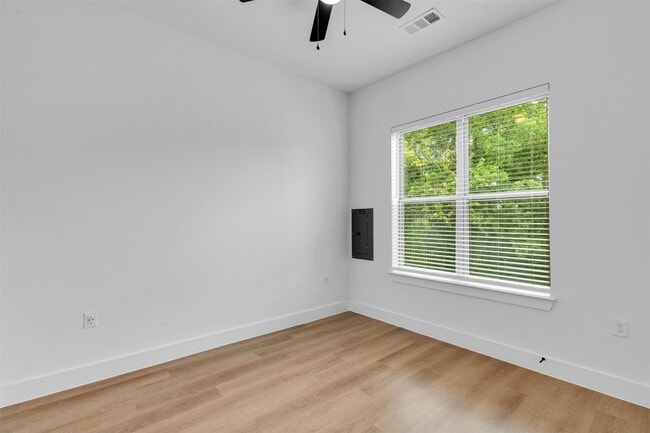 Building Photo - 1434B Forward Dr