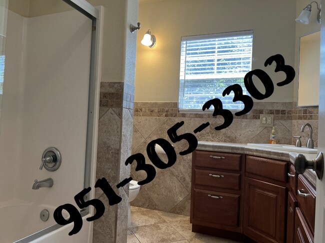 Building Photo - 494 Electric Ave