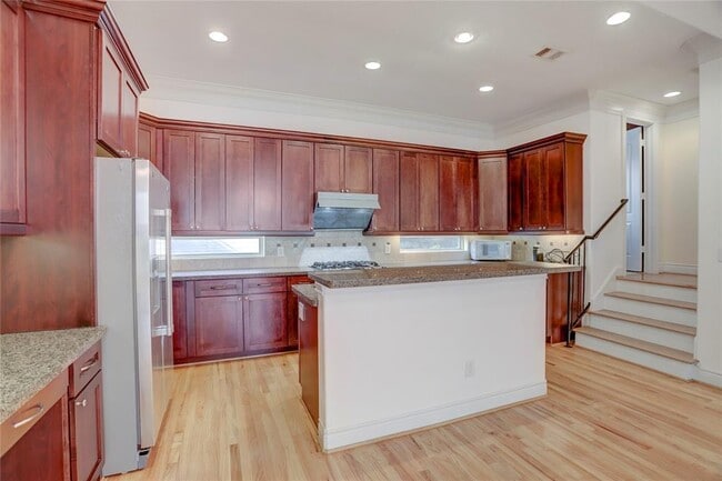 Building Photo - 5446 Crooms St