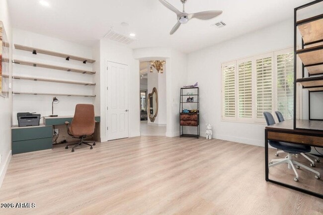 Building Photo - 11312 E Greenway Rd