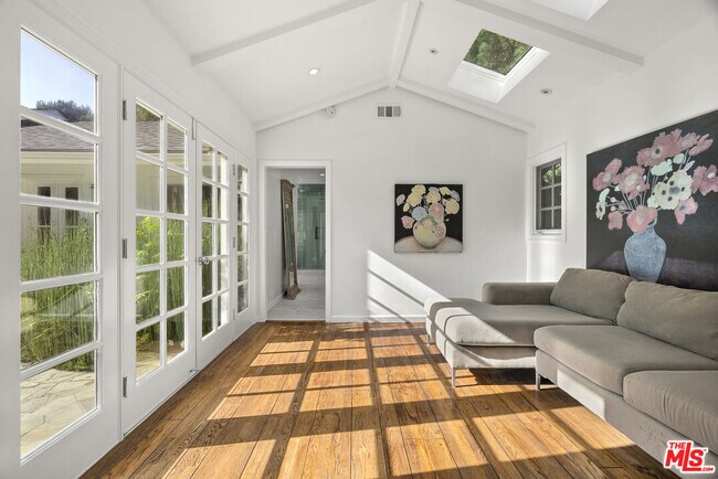 Building Photo - 2761 Hutton Dr