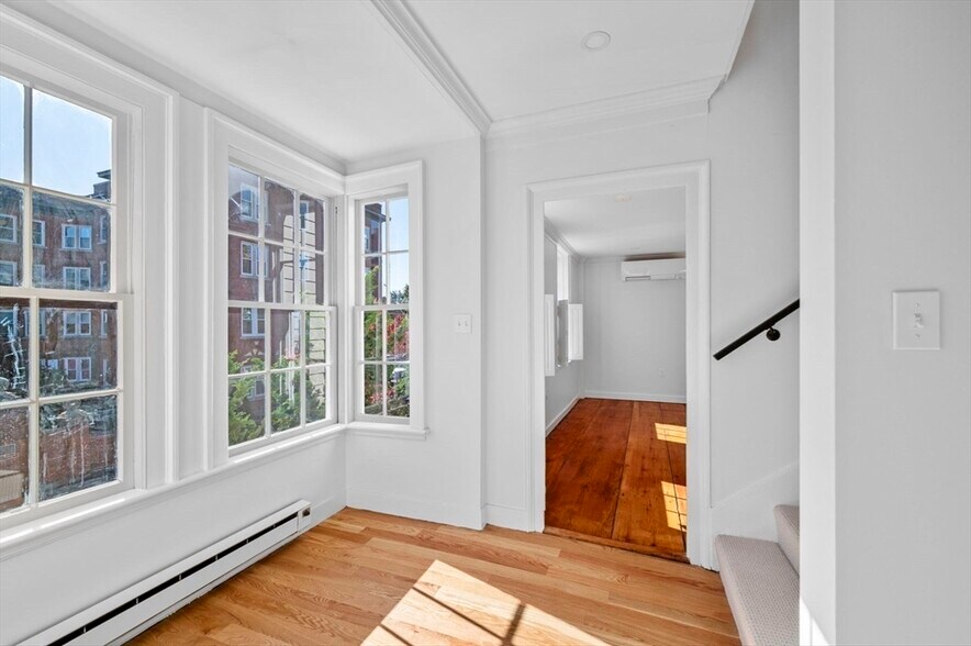 Building Photo - 15 Lynde St