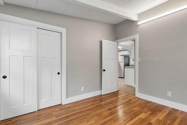 Building Photo - 175 Pleasant St