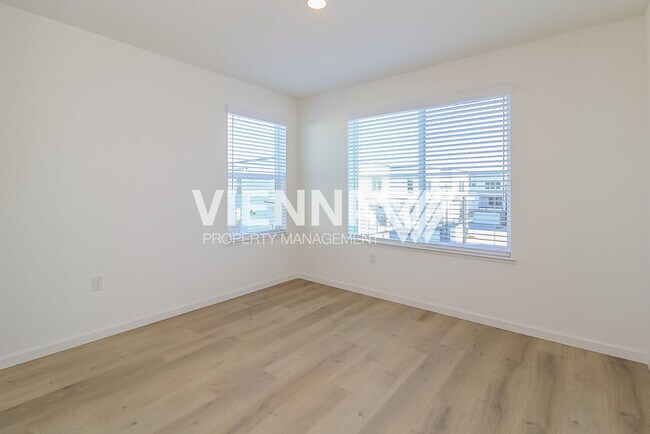 Building Photo - 8008 Quiet Knolls Dr