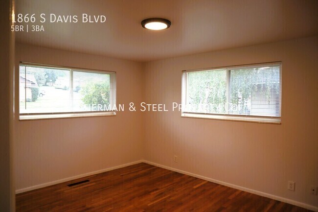 Building Photo - 1866 S Davis Blvd