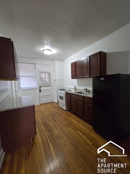 Primary Photo - 7749 N Sheridan Rd