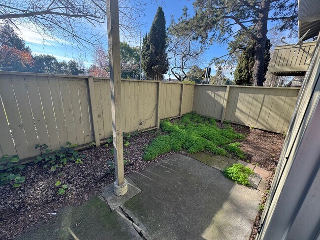 Building Photo - z6850Countryclubdr