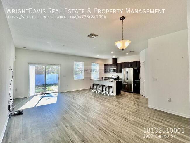 Building Photo - Stunning and newer  3/2 home in Tampa!