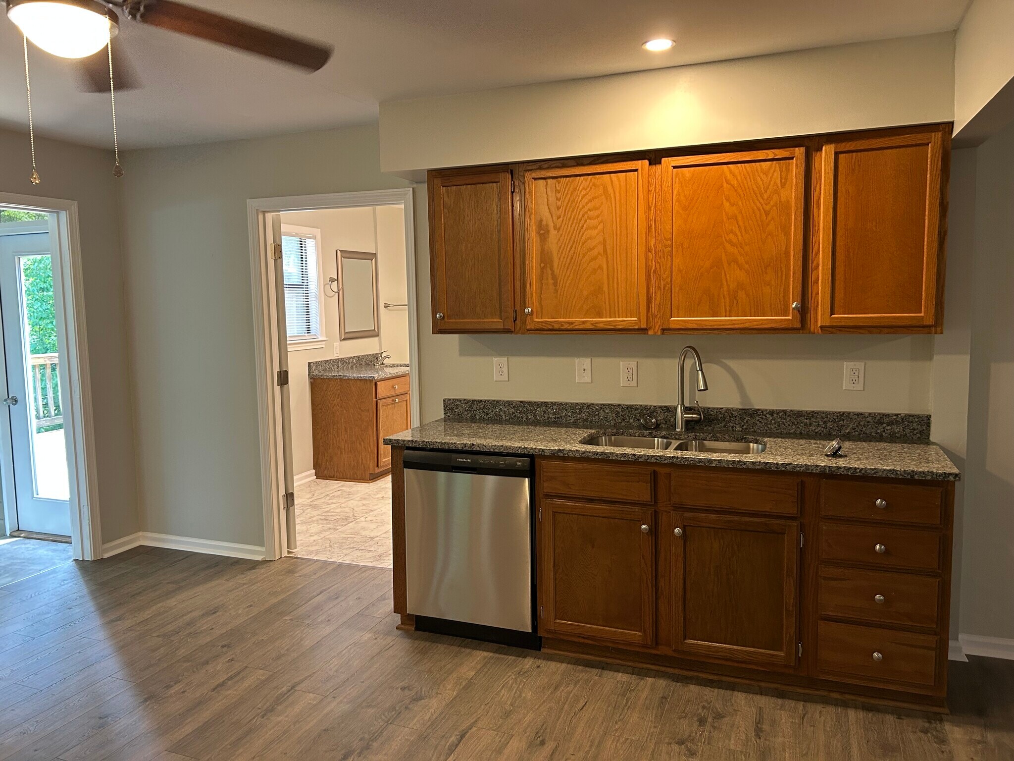Building Photo - 600 Villard Dr