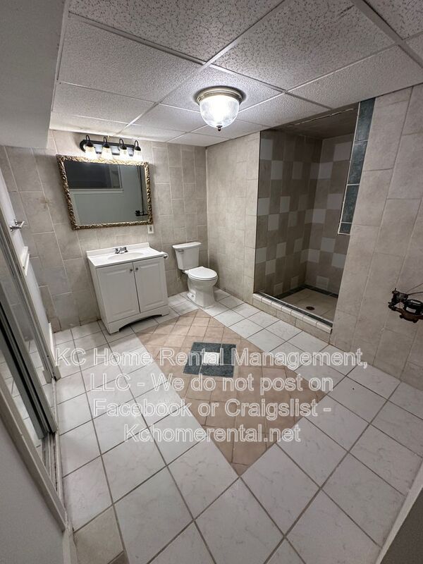 Building Photo - 10700 E 28th Terrace S