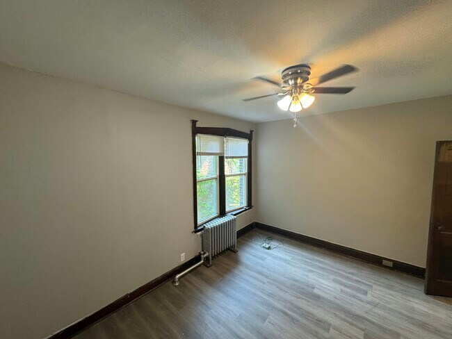 Building Photo - 6360 S Greenwood Ave