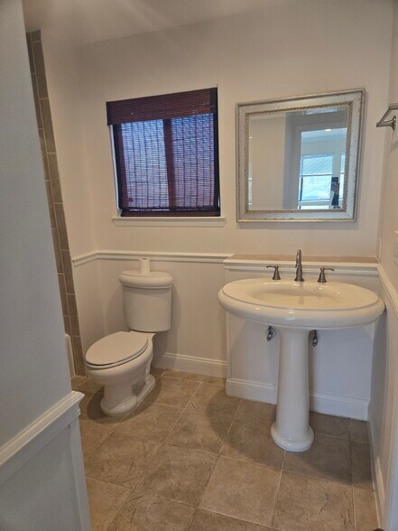 Building Photo - 68 Scarlett Dr