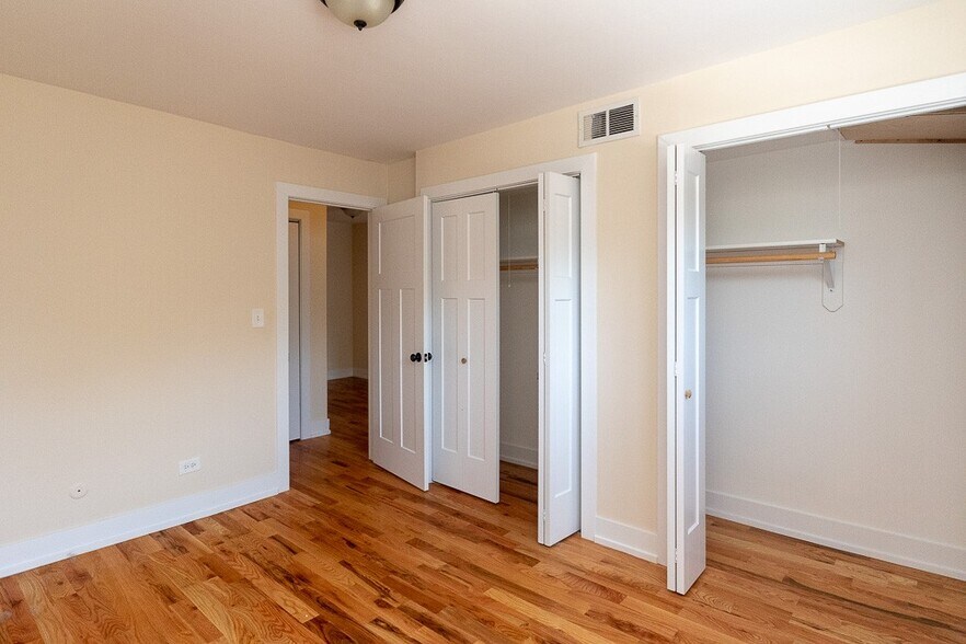 Building Photo - 567 W Arlington Pl
