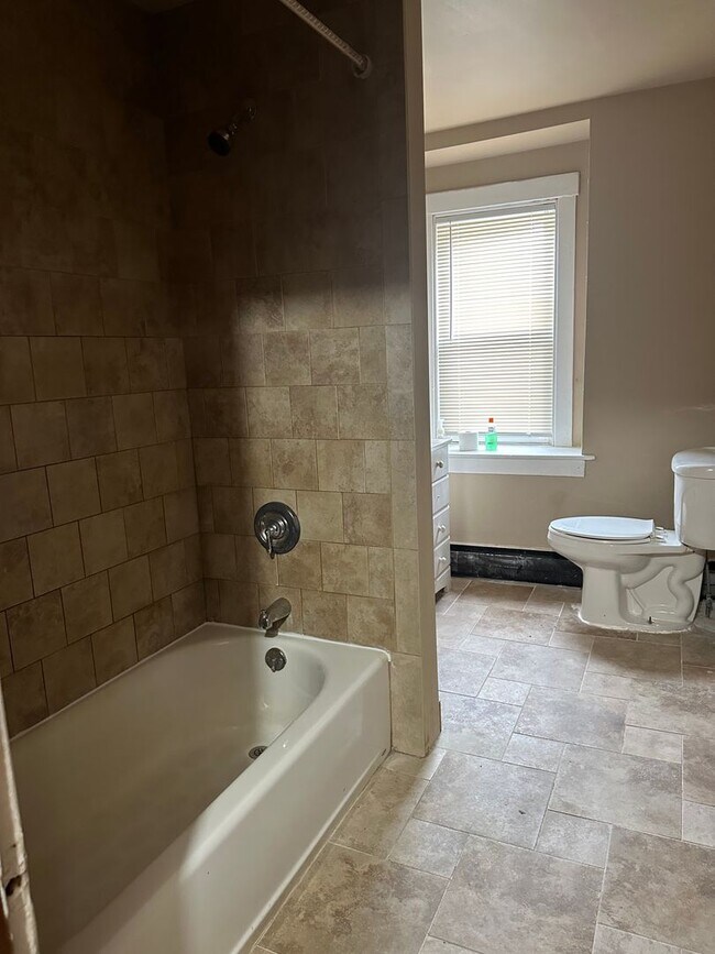 Building Photo - 3424 New Holland Rd